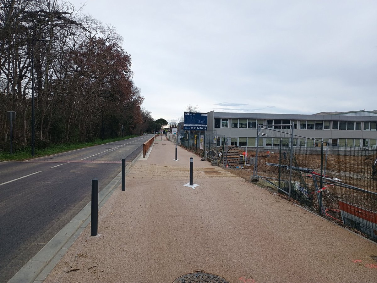 AggloTlseAVelo's tweet photo. Retour également sur #AvenueLatécoère ou le futur tronçon du #REV9 qui passe de #voieVerte a du #REV avec espace piéton allo @MaximeBoyer31 @2Pieds2Roues #Conflit https://t.co/eJrZ3fE5k2
