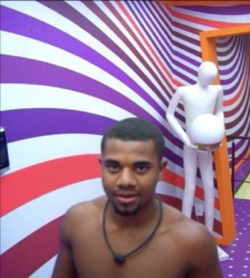 Esse farsante é incapaz de reconhecer que uma mulher foi superior a ele! O insuportável insisti em dizer q entregou a prova para bea vencer pq quis. Quem assistiu viu q não foi bem assim! Ele desistiu pq não aguentava mais! Aceita que a Bea foi melhor seu insuportável. 🤮
#BBB24