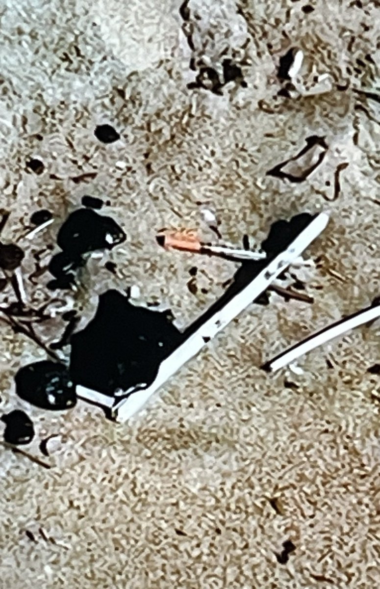 wsmith3988's tweet photo. @LaurenLyster @kaceymontoya @KTLAWeekendAM regarding the oil spill, has anyone noticed what appears as a syringe/needle lying on the ground next to the oil. I’ll take stepping in oil over stepping on a needle any day. https://t.co/3I83lhFaNp