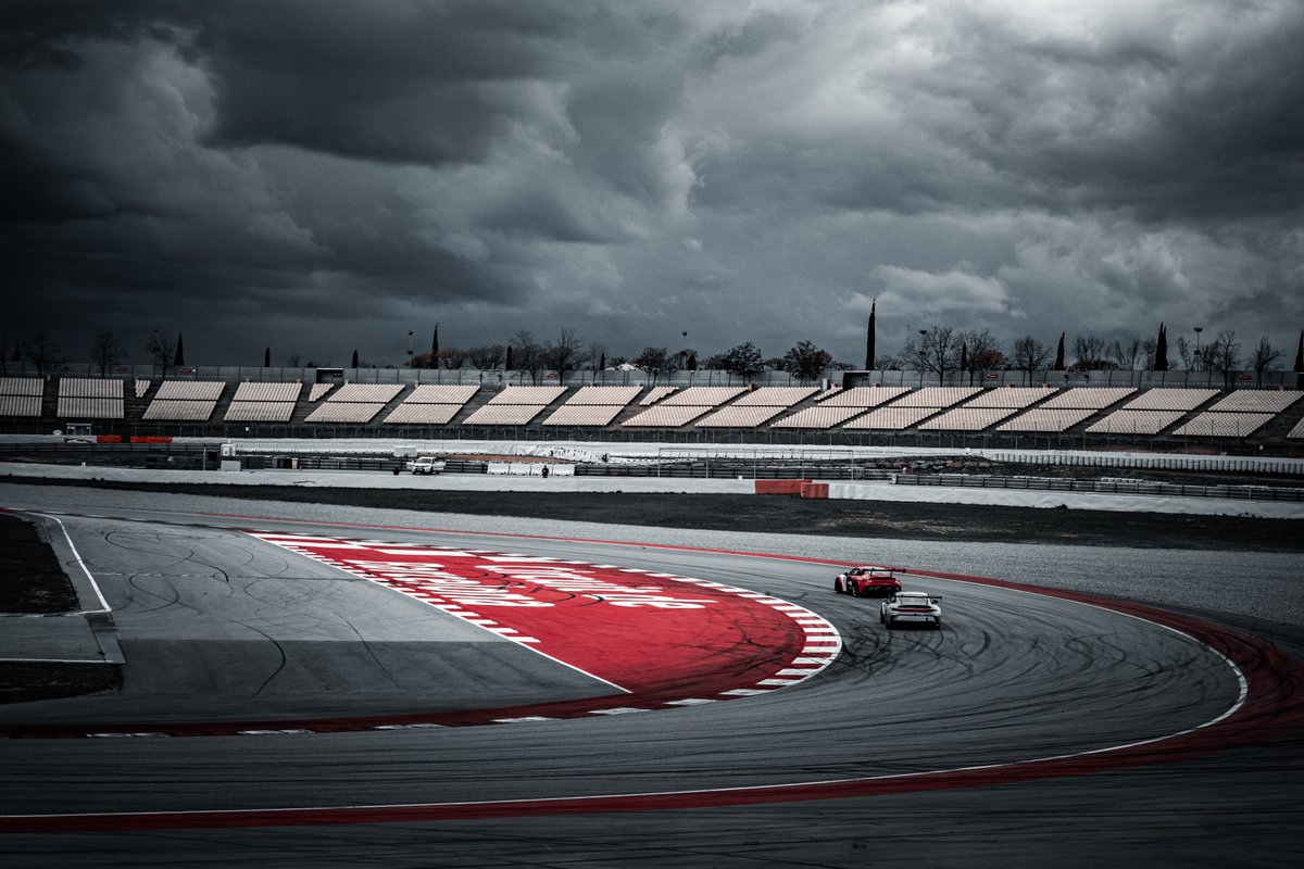 IE_Competition's tweet photo. Sunny Barcelona certainly wasn’t today for the Prototype Winter Series with the first race washed out☹️ Rik and Sebastian now have to wait for what could now be two scheduled races on Sunday👍
📸Ricky Lukassen
#IEC | #LMP3 | #PrototypeWinterSeries https://t.co/ng44fhpmRG