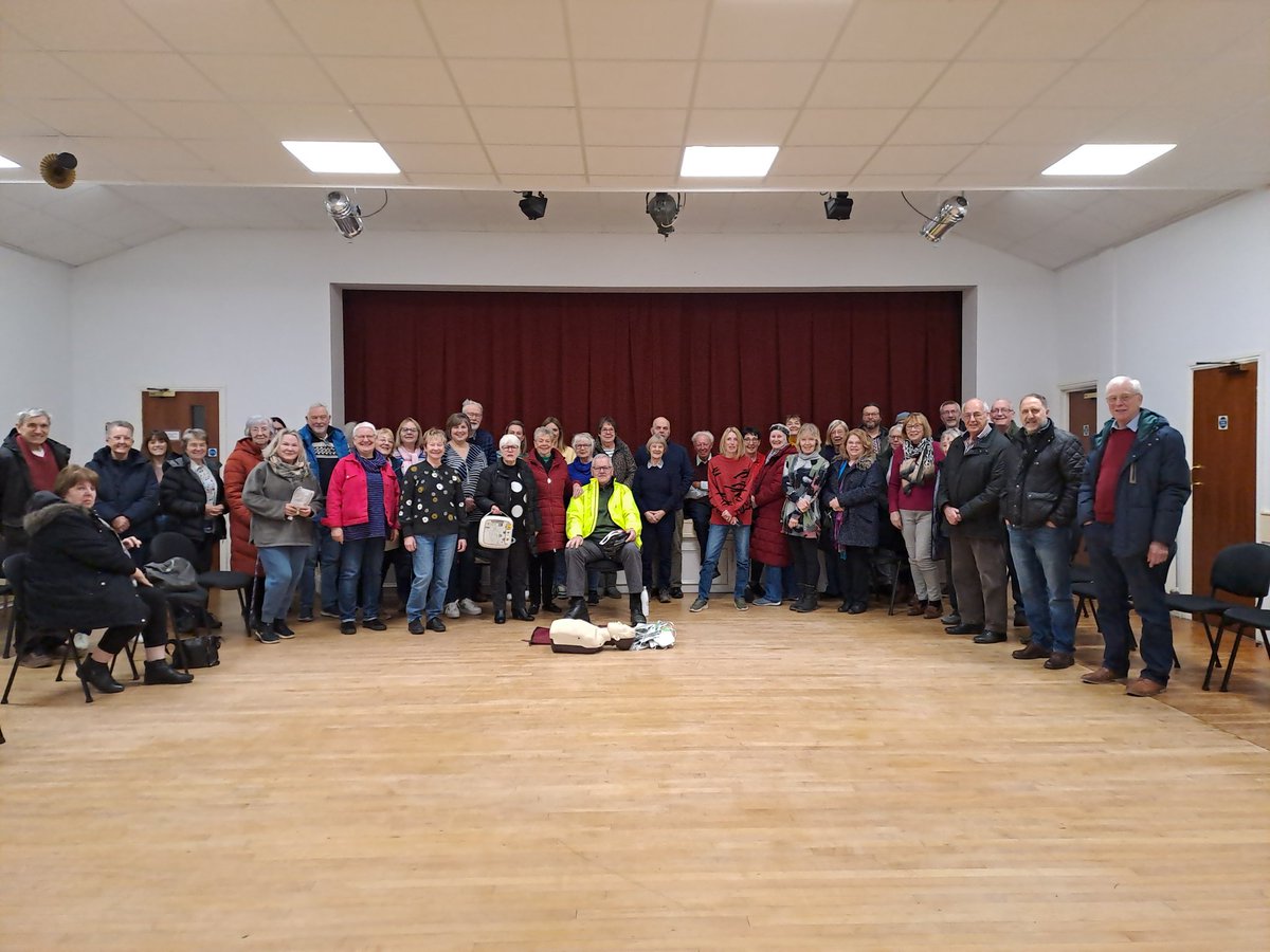 Defibrillator familiarisation session delivered earlier today at Harthill Village Hall for the local community. It was great to see how many attended and say they now feel more confident about doing CPR and using a defibrillator. @YorksAmbulance @yascfr #defibrillator #CPR