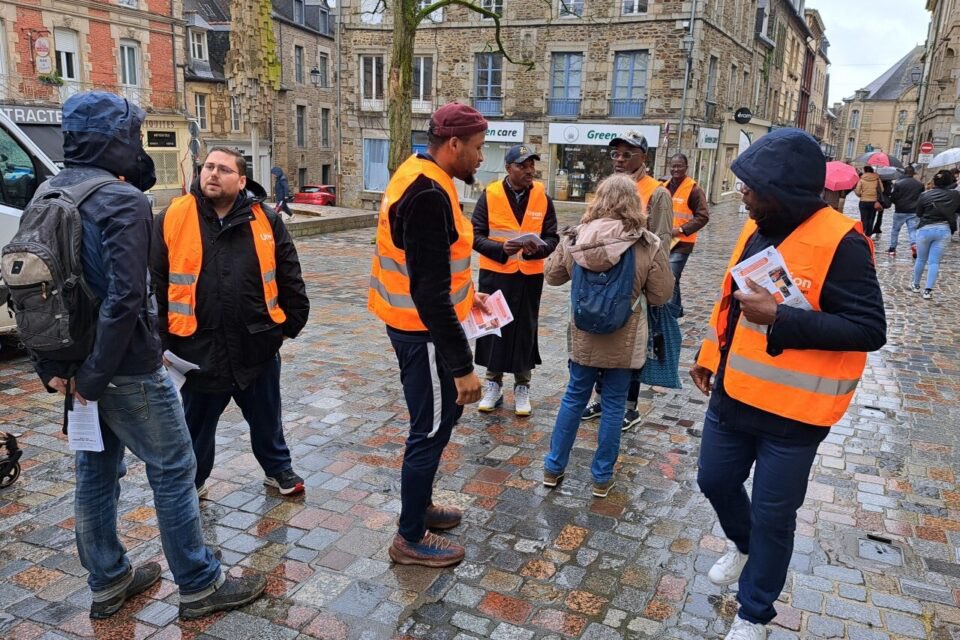 Avec le @Cab_35000 ce matin à Fougères (35) pour sensibiliser les #livreurs et consommateurs sur la situation sociale et économique catastrophique. Situation liée par la baisse continuelle des rémunérations et le refus actuel de négocier. Rdv à Strasbourg dès mardi !