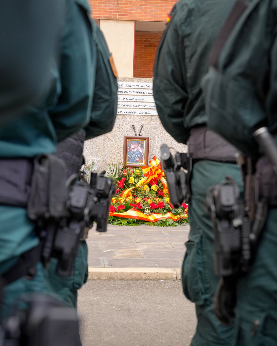UAR_GAR_CAE's tweet photo. 1 MES , 9 de febrero, 9 marzo. BOBI DESCANSA EN PAZ. @guardiacivil  @interiorgob  siempre GAR . https://t.co/jB4PkNBl9I