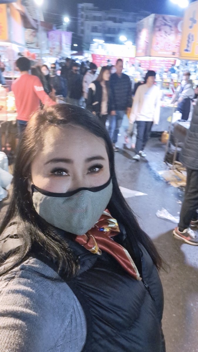 #幾百年沒來花園夜市了～
#現正逛夜市回味中～
#有沒有人要來野生巧遇台南花園夜市🤣
（#愛心留言轉推跟隨）
#大奶
#原味
#離婚熟女
#地方媽媽 https://t.co/6YKPYkM8bh