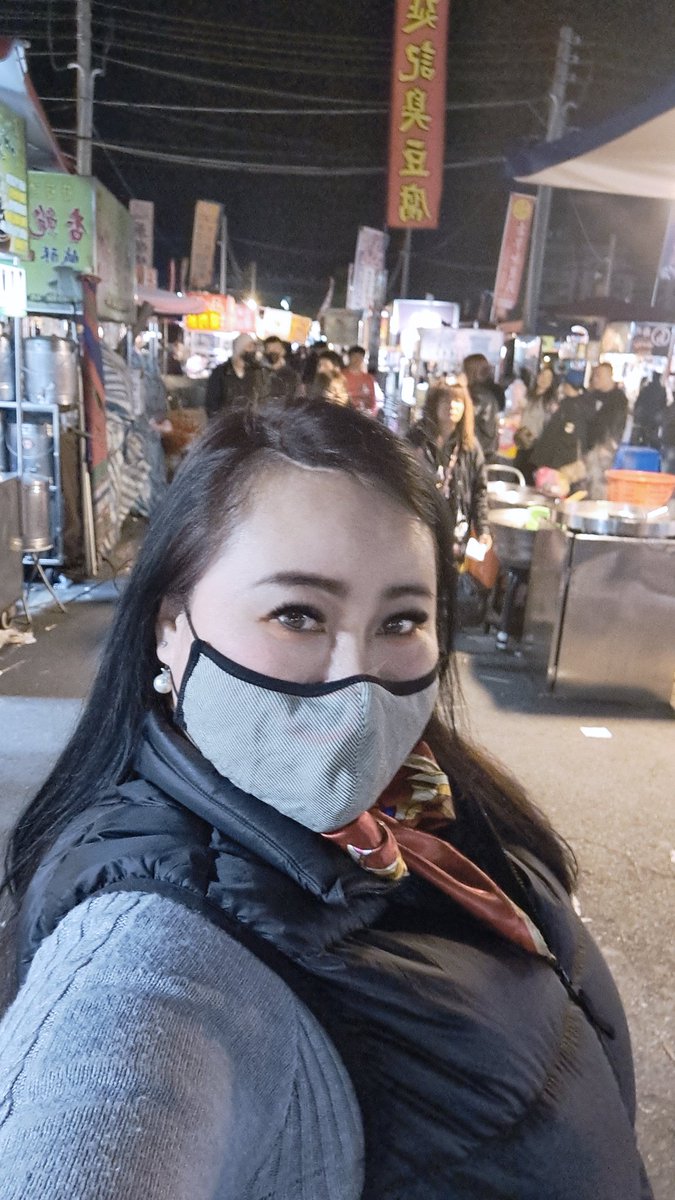 #幾百年沒來花園夜市了～
#現正逛夜市回味中～
#有沒有人要來野生巧遇台南花園夜市🤣
（#愛心留言轉推跟隨）
#大奶
#原味
#離婚熟女
#地方媽媽 https://t.co/6YKPYkM8bh