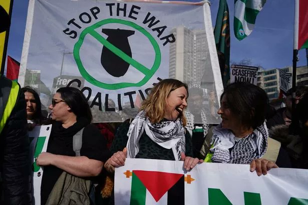 BladeoftheS's tweet photo. Charlotte Church marching for peace in Palestine.

Like if she is a hero.
RT if we need a ceasefire now. https://t.co/glog871UP5