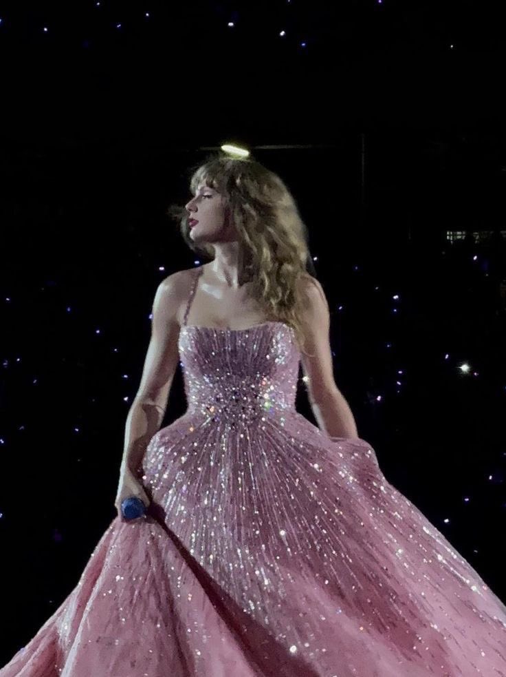 besttofswift's tweet photo. taylor swift straight out of a fairy tale 🎀🩷 https://t.co/yNYurwtUQe