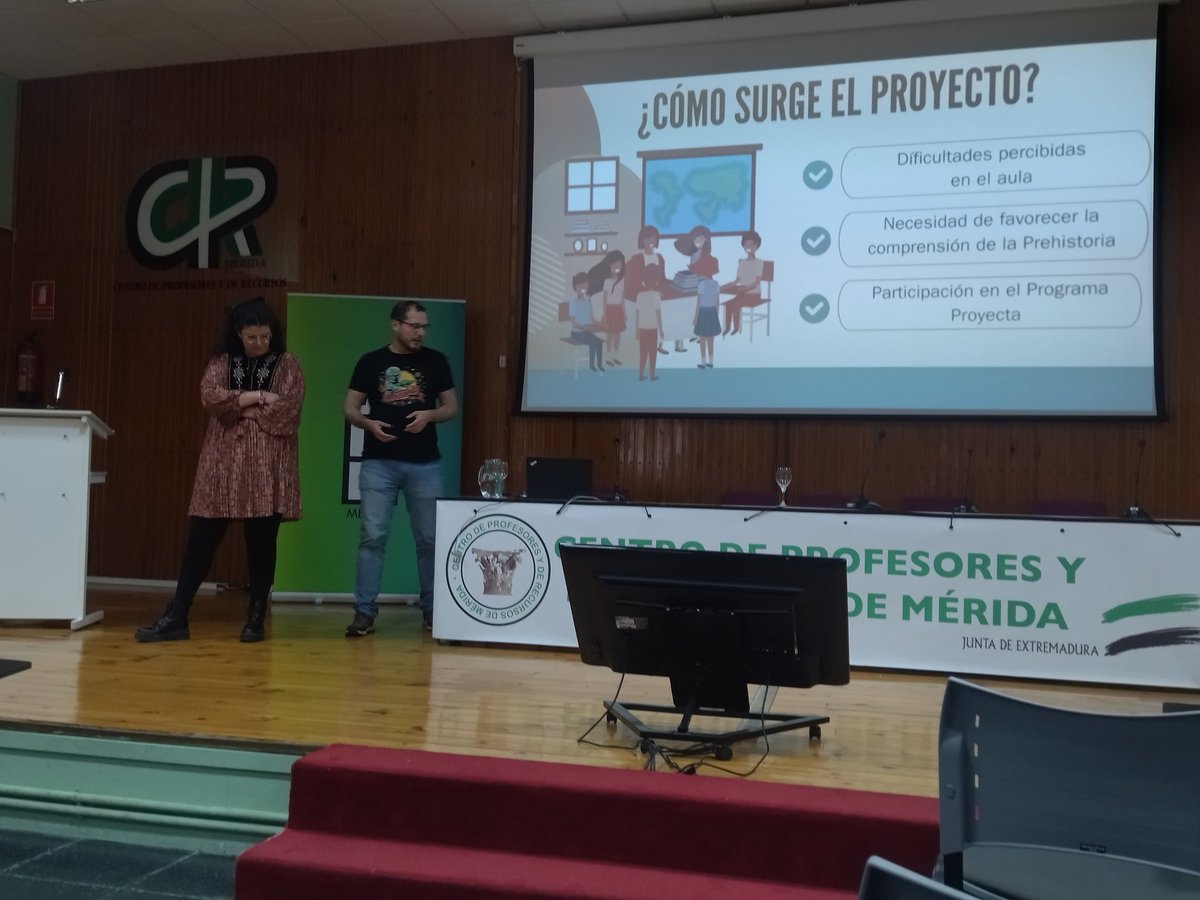 MartnClaudio's tweet photo. #ex005 Seguimos con las Matemáticas y las Ciencias Sociales. Esta vez Patricia y José María nos hablan de la importancia de la conjunción de ambas ciencias. https://t.co/xV0iKTf1FH