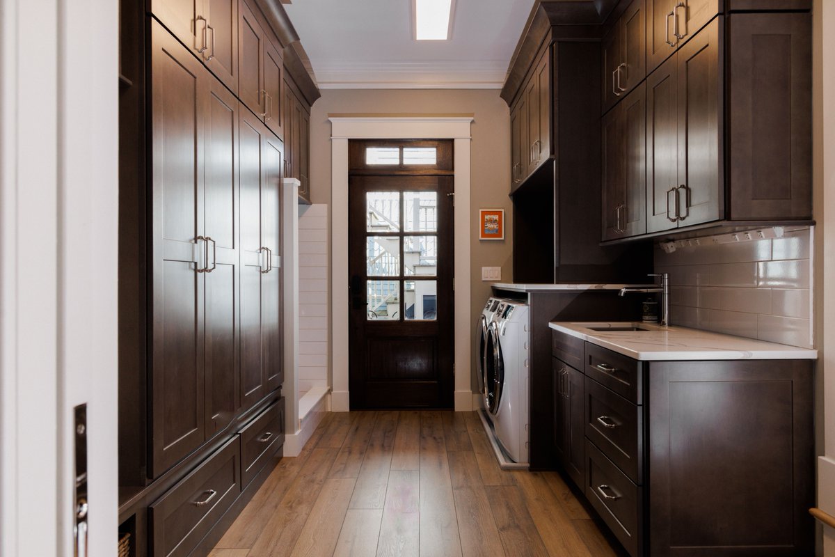 BGS1931's tweet image. Turn your mudroom dreams into reality with the ultimate convenience of a washer and dryer. Say goodbye to hassle and hello to ease! 🧺

#BuildersGeneral #NJ #Mudroom #Laundry #HomeInspo #HomeReno #PinterestHome