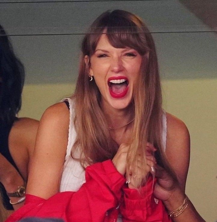 evermorespoet's tweet photo. When there's                            but ttpd
no eras tour                         is released
for 2 months                      next month https://t.co/Wv89XttTkH