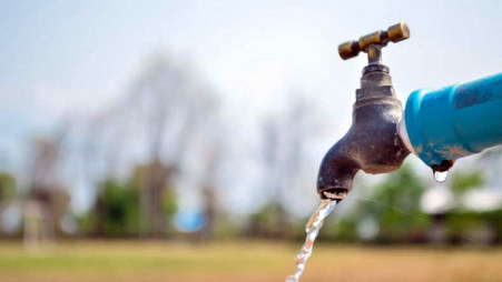 Hamlat_A's tweet photo. Water can create peace or spark conflict. When water is scarce or polluted, or when people have unequal or no access, tensions can rise (UN-Water, 2024)
#WorldWaterDay #SustainableDevelopmentGoals #TransboundaryWaters #SDG6 #WaterCrisis #IWRM
#Water https://t.co/BcFkueKj0y