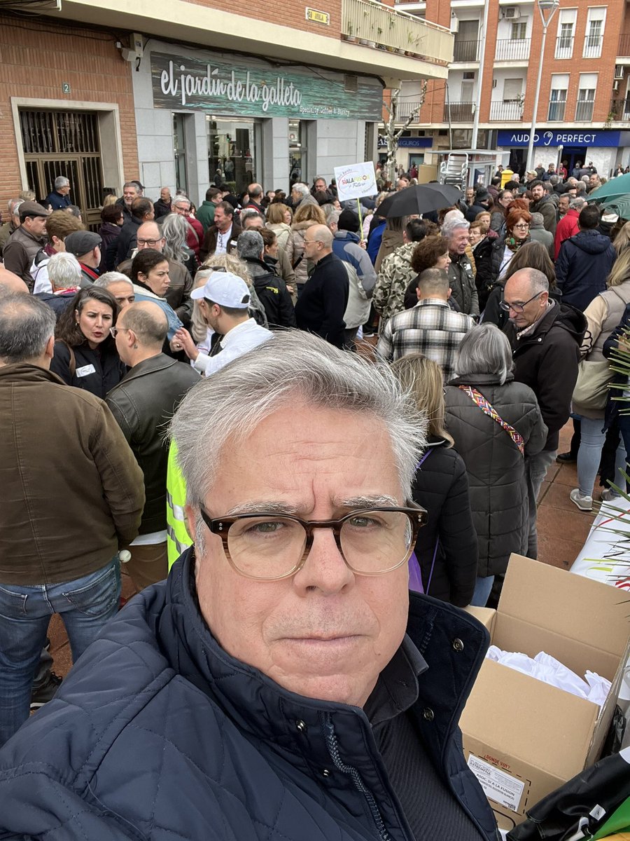 NachoSAmor's tweet photo. Hoy en Don Benito para volver a decir #SIALAFUSION con muchos amigos y con la esperanza de que un proyecto para mentes abiertas supere pronto a las mentalidades del regate corto. https://t.co/someypzZIm