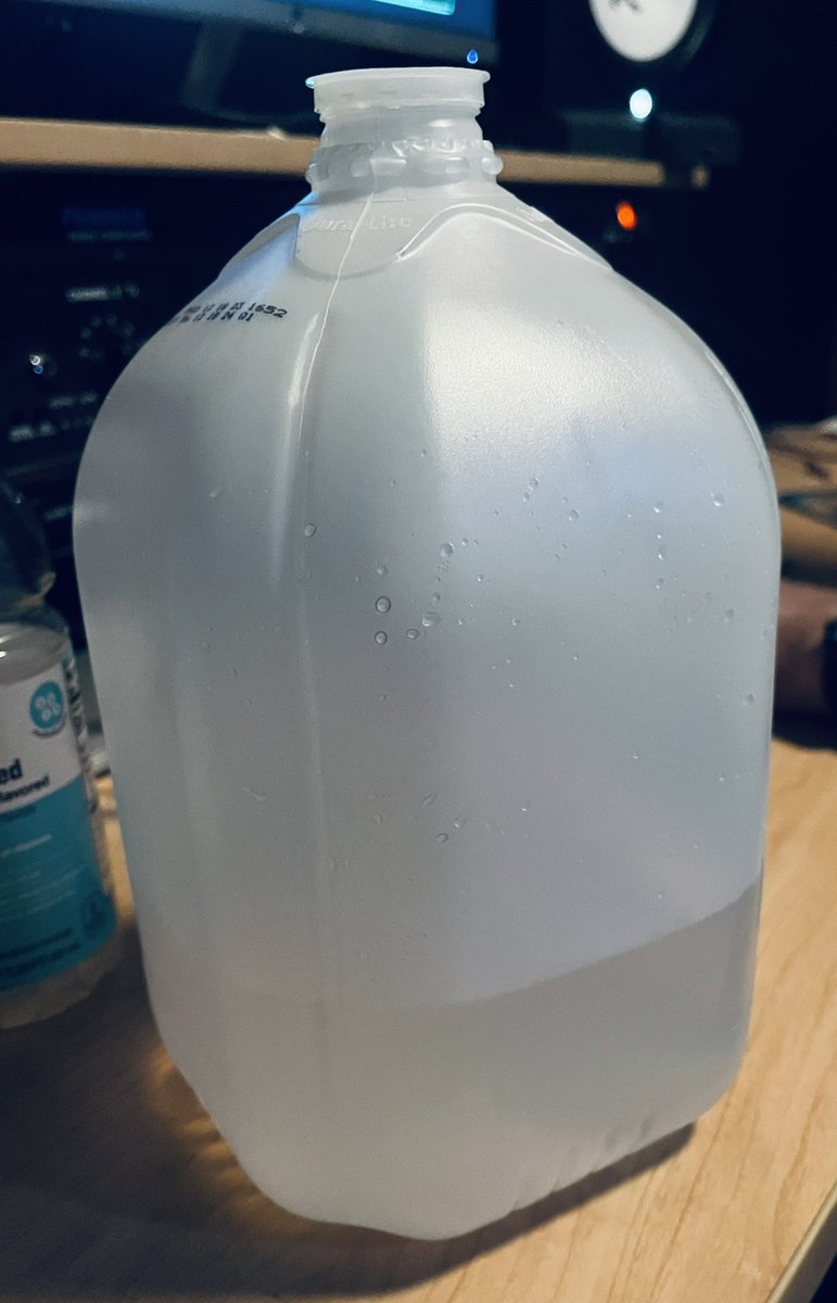 inbrettrospect's tweet photo. Starting a water company called 0% milk. https://t.co/ng8lRV9ILD