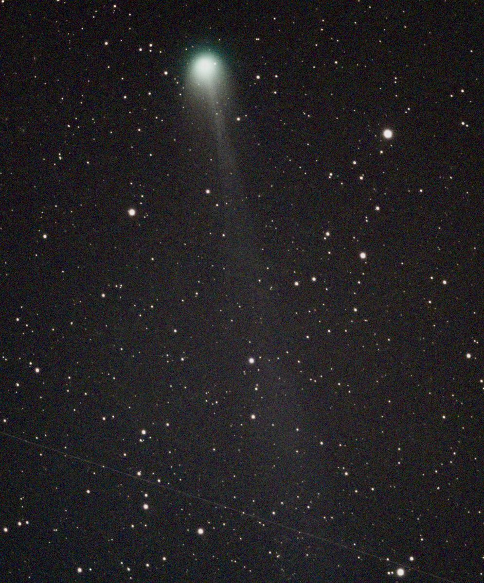 ¿Qué te parece el cometa #12PM #Ponsbrooks fotografiado desde Ávila ciudad hace unos días por <a href="/astrocid/">Rodrigo Martínez</a> desde su astrozotea? 

Éste cometa realiza su cuarta aparición desde su descubrimiento ya que tiene un periodo de 71 años. 

Se está acercando a su máximo 👏🏻👏🏻