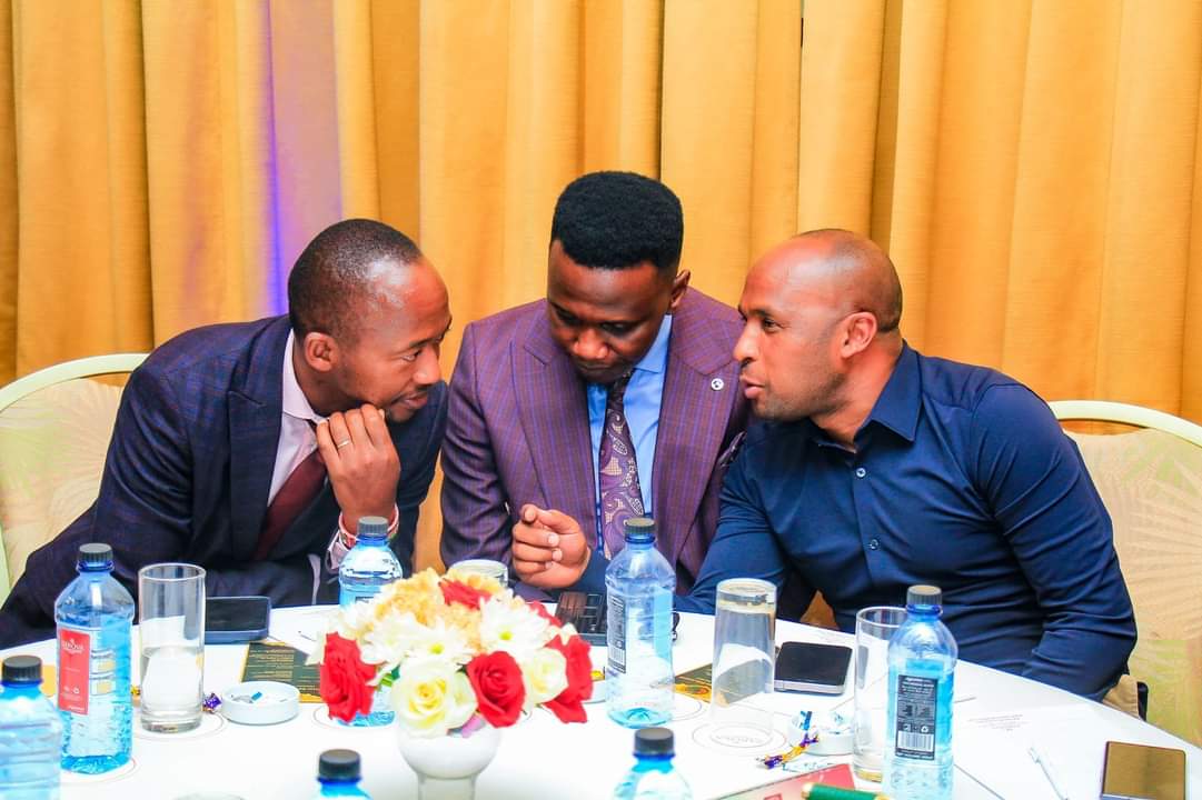 FriendsofPMMM's tweet image. Three minds intertwine, weaving a tapestry of wisdom.

#PMMM
#MunyambuWaMatungulu