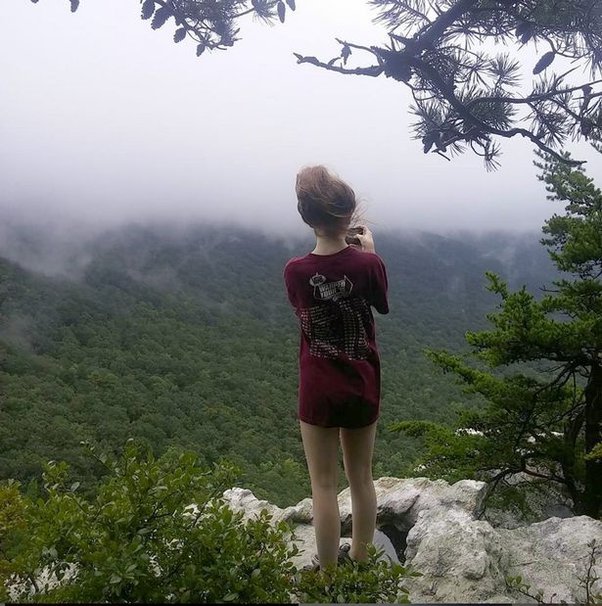 fasc1nate's tweet photo. On August 30, 2015, Jolee Callan and her former boyfriend, Loren Bunner, embarked on a hike along the Pinhoti Trail within Alabama's Cheaha State Park.

Unexpectedly, during the hike, Bunner shot Callan in the head and then pushed her from a 40-foot cliff. This image captures Callan's final moments, which were photographed by Bunner shortly before the tragic incident.