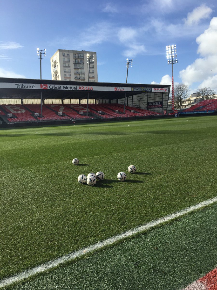 Quel stade, quelle ville? Indice : il y pleut peu… la preuve.