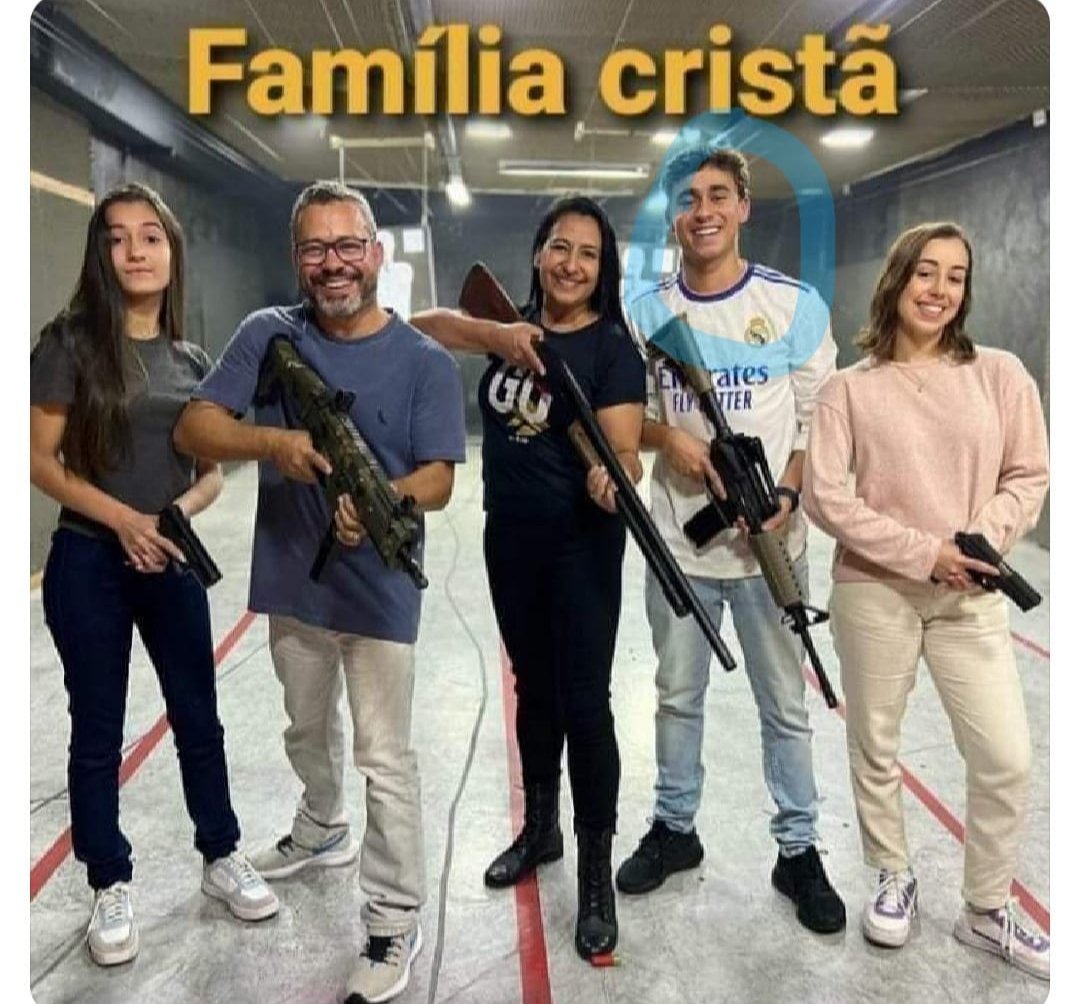 Belzebu___666's tweet photo. Não é Talibã.
Não é Hamas
É a família tradicional crista pousando para uma simples foto de domingo.
Reflita. https://t.co/ROCbdNc8Lx