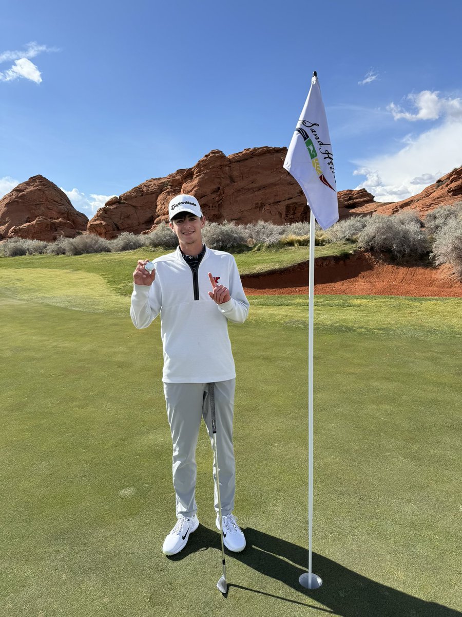 YSUMensGolf's tweet photo. Redshirt senior Dean Austalosh had a hole-in-one on Thursday at Sand Hollow Country Club in St. George, Utah during our spring practice trip ‼️🎯

#GoGuins🐧⛳️ | @AustiDean23 https://t.co/qXi8JS1iJ4