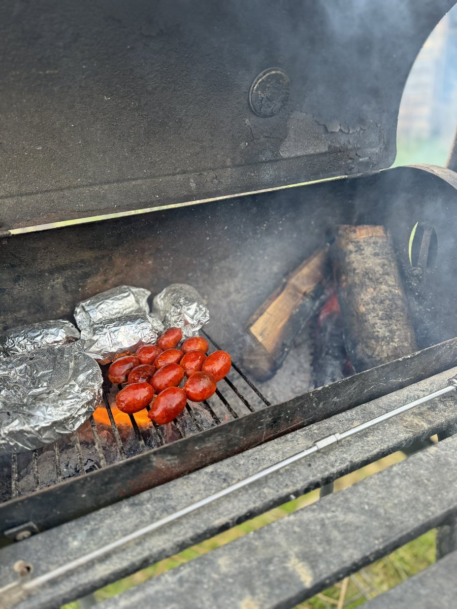 Mastahful's tweet photo. First UK #BBQ of 2024, so damn damp and humid it took over an hour for the fire to get going 😅 #firefood https://t.co/M9V1BtZzgU