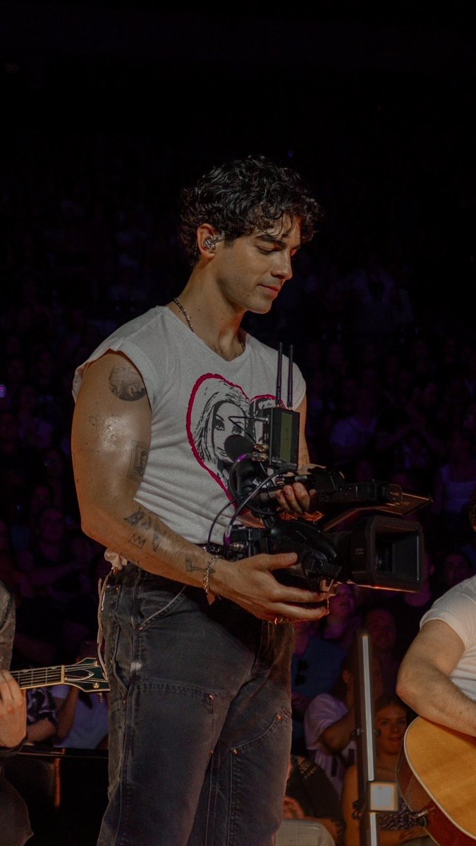 jadynwa's tweet photo. Joe Jonas. That’s it. That’s the tweet.🫠 https://t.co/XSWBIXcJo9