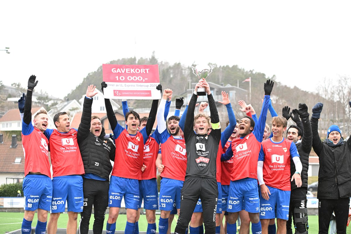 devsarfo's tweet photo. We won the Vintercup 2024 🥳 and guess what, I assisted the equaliser, and scored the winner in stoppage. Hei Express! 

📸: https://t.co/OpNVkjU3F3 // Helge N. Olsen

#expressil #vintercup https://t.co/JjuEhfC4cP