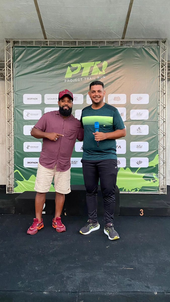 Todo o sucesso profissional é fruto da sua dedicação e esforço. Então, seja grato pelas suas conquistas, seu trabalho e a sua força de vontade.

Obrigado por acreditar no meu trabalho
Eduardo Lins Gizeli Natalia