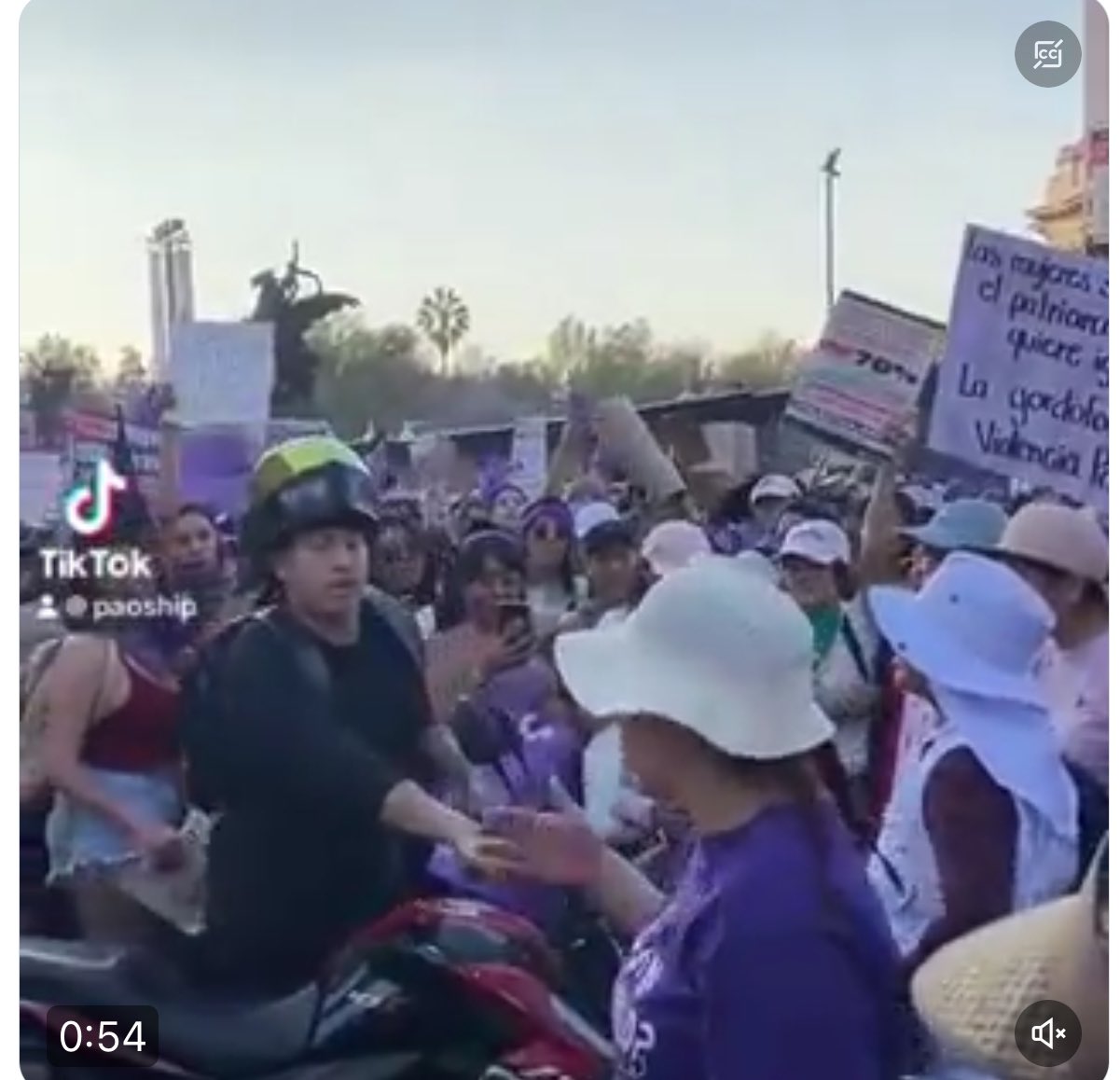 Yo le pago al Chico la Multa llego a México el Martes , y si su moto ocupa reparación yo la pago NO 👎 al #Feminazis #8deMarzo #8Mar #8marzo2024 #8M #cdmx #mexico #azucaralejandra https://t.co/3ZZCO255v8