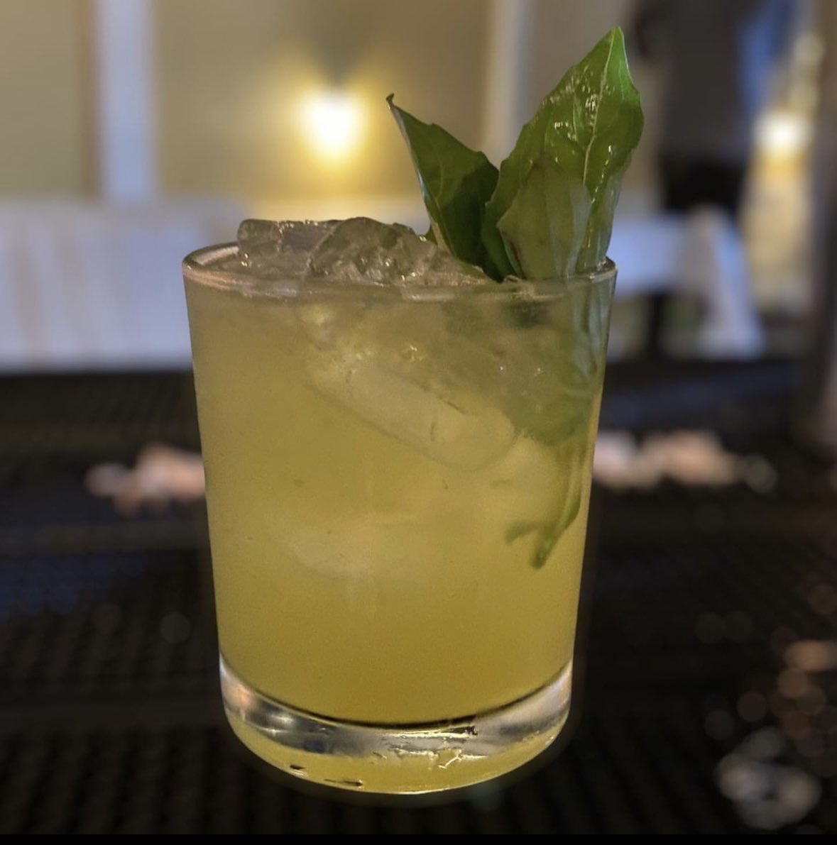 auracocktails's tweet photo. Crushing on our Gin basil smash moments 😍 

Here’s a gin basil smash . I’m sure it’s nothing new for most of you who enjoy gin cocktails . Simple to build and one of the most tasty and exciting modern classics within the gin sour template 😉 https://t.co/LDzgvYvUx6