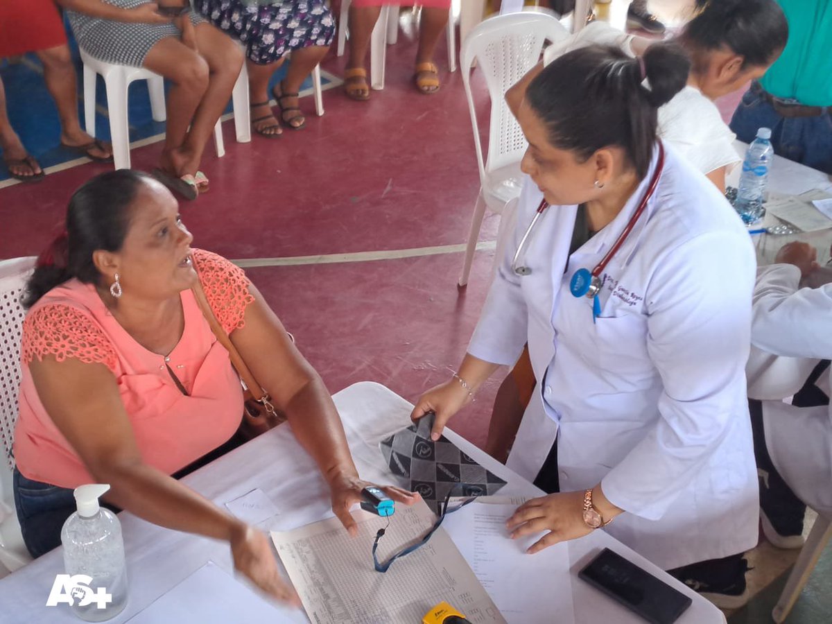 Este sábado por la mañana, se celebró una gran feria de medicina interna a nivel departamental en el municipio de #Siuna, específicamente en el Centro Deportivo Omar Mercado. 🩺⚕️👩

#AdelanteSiempre 
#MujerValienteNicaragua