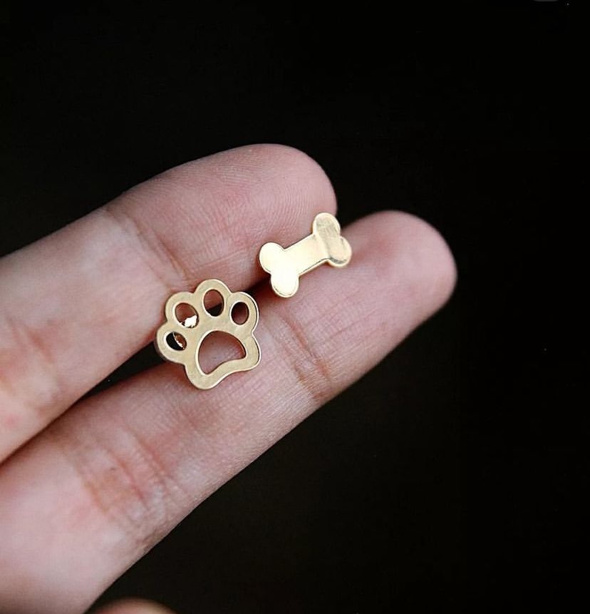 DreiGatitos's tweet photo. Hola, estoy vendiendo estos accesorios con baño de oro para recaudar dinero para el tratamiento veterinario de mi gatita Trico que tiene pancreatitis. 

Los zarcillos pequeños y las argollas están en $5 y los collares en $7. Estoy en Caracas🖤

Por favor ayúdenme a difundir 🥺 https://t.co/aJ56euwJ6E
