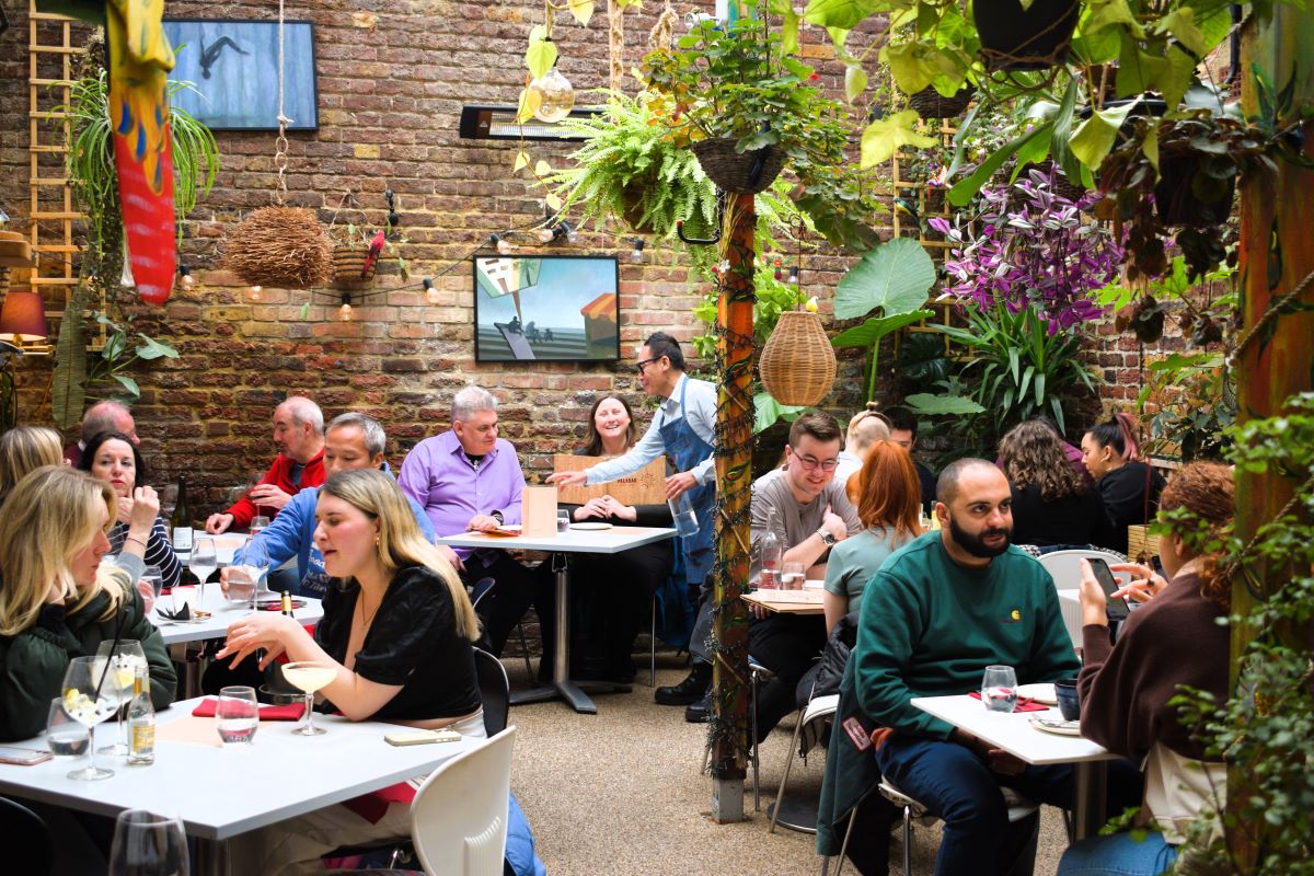 First Saturday lunch of the year today in our lovely courtyard garden... Spring is coming (although it will probably be raining for Mothers' Day tomorrow)!
#london #londonrestaurants #SE1 #SE17 #SE11 #alfresco