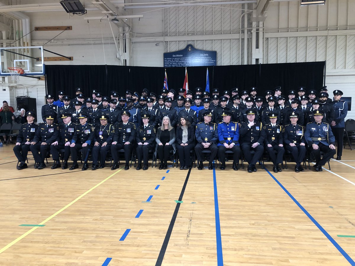 Congratulations to @JIBCnews Police Academy Class 171, who graduated as full police officers yesterday. Five new @AbbyPoliceDept officers have joined their colleagues to keep Abbotsford safe. The future of  policing in this community is bright!  #ProudChief