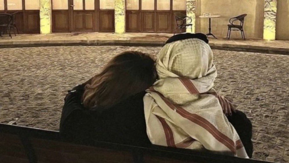لو إنك بعيد الجد ولا بعيد الدار
على قلب من يغلي طوايفك يا قربك