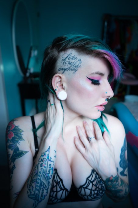 Free week of my OF to the first one who can name the song my head tattoo is from. 🖤 https://t.co/mCY