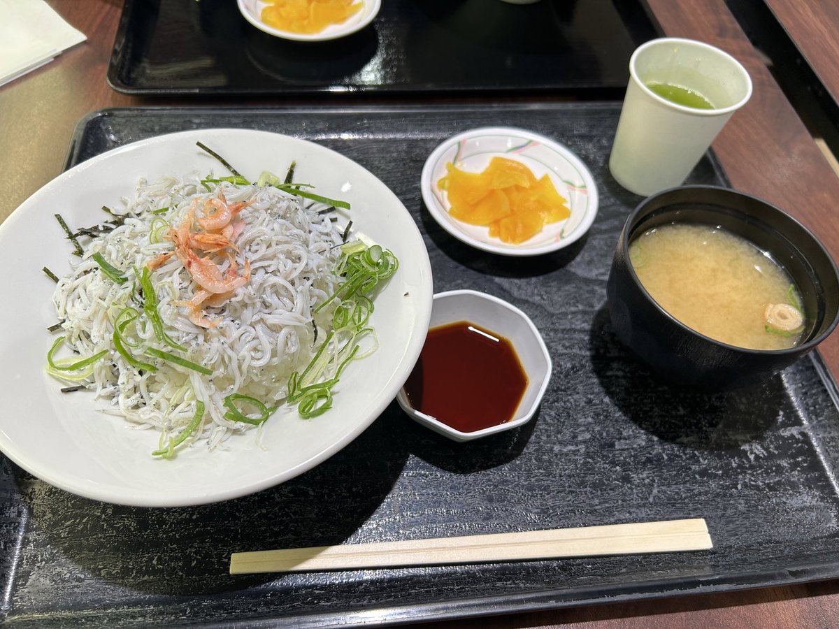 Ff0715Mimi's tweet photo. レイサポさんのさわやか食レポ見てすっかりその気持ちで向かったらなんと2時間待ち👀
リサーチ不足でした…大人気ですね..
残念ですがまたの機会に..
SAでちびまる子ちゃんのさくらコーラ購入!
静岡ですものね

今回の遠征もとても楽しかったです!
次回は名古屋戦!目指せ3連勝!!!

 #柏サポ磐田遠征 https://t.co/LHu7SWMhqF