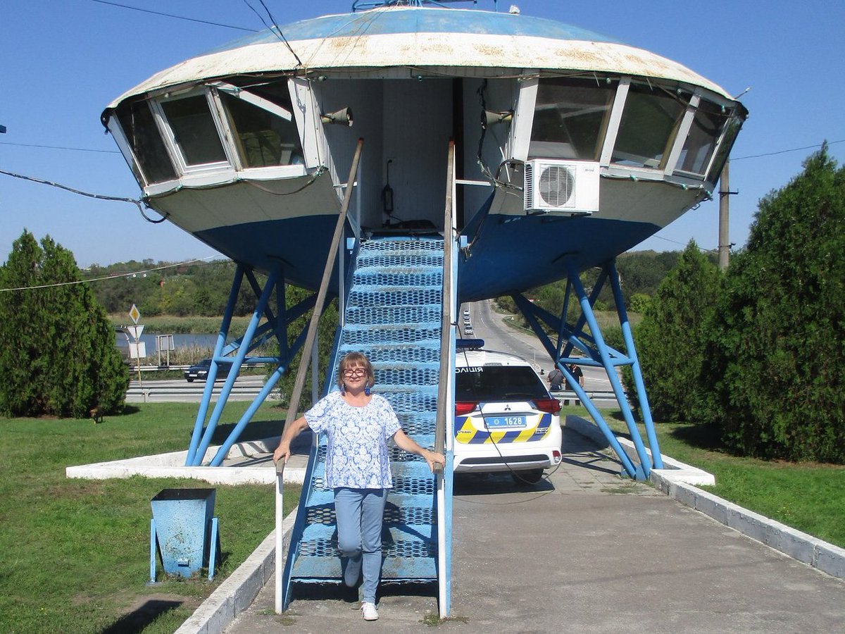 OktaveaVictoria's tweet photo. A flying saucer landed & wanted to take me for a ride! 🛸
#AmazingFlight 😆 https://t.co/OFGfUPacj3