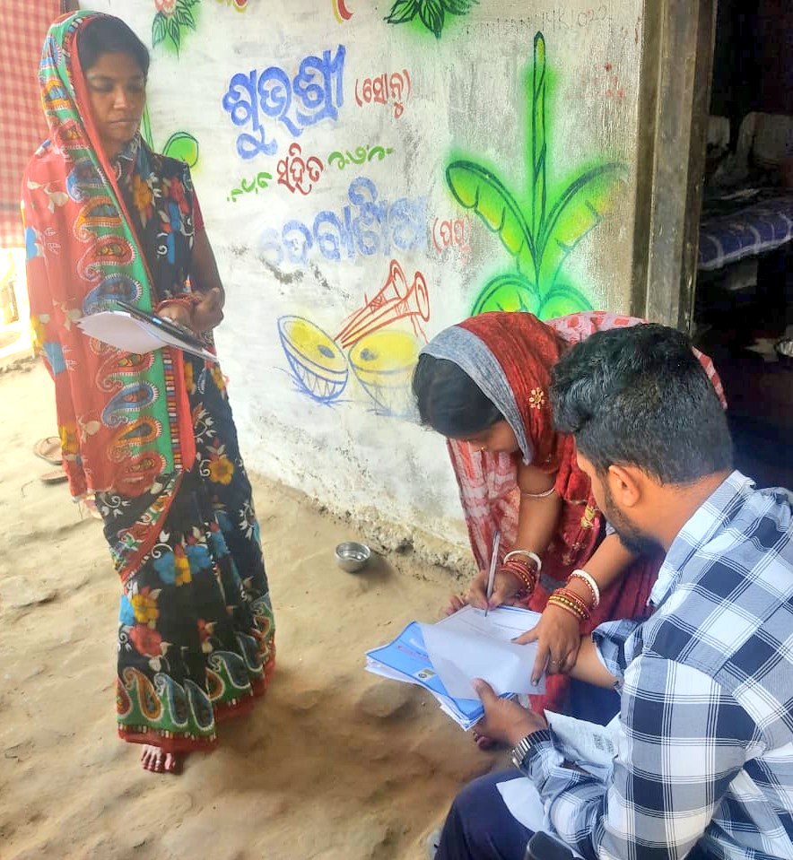 GOGREEN_BPCLGAS's tweet photo. Team @BPCLimited - CGD Jagatsinghpur &amp; Kendrapara is determined to maximize the effectiveness of the #National_PNG_Campaign of @PNGRB_ sparing no effort to maximise the #DPNG customer base in rural &amp; sub-urban areas too.  @PetroleumMin @MohammadRouf @CollectorJspur @dmkendrapara https://t.co/M1xXrR8nep