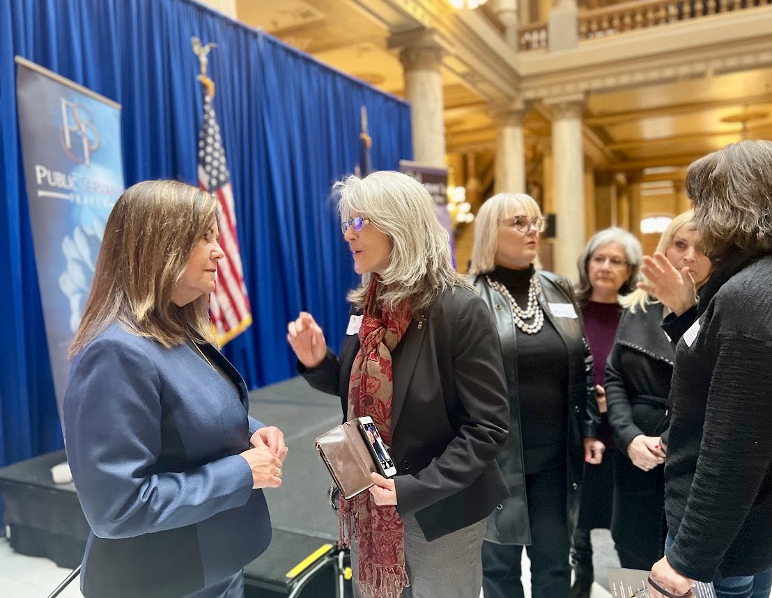 Wonderful being back at our Indiana State Capitol for the 10th Annual Women’s Statehouse Day to share about my book “When It’s Your Turn To Serve!” Thank you Ladies!🐝 If you would like a copy, go to amazon.com/When-Its-Your-…