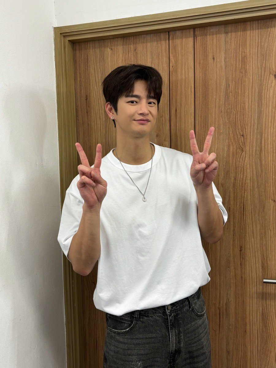 Whatsup_Inguk's tweet photo. [#📸]
인국 배우가 13년 만에 태국에 떴다?
1st FANMEETING TOUR in BANGKOK 'FALLEN FOR SEO IN GUK' 완료-! 
오늘도 잉나잇하세요😉💜

#서인국 #SeolnGuk #ソ・イングク 
#아시아팬미팅투어 #팬미팅 #FallenforSeoInGuk 
#태국 #방콕 #비하인드 #스토리제이컴퍼니 #Storyjcompany https://t.co/zVNuLK3okA