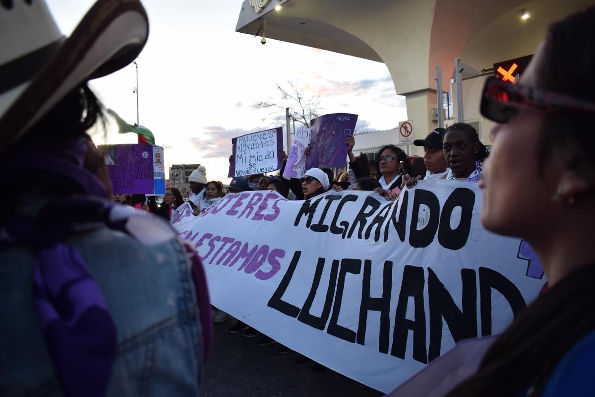 vmreports_'s tweet photo. 𝕷𝖚𝖈𝖍𝖆𝖉𝖔𝖗𝖆𝖘 𝖞 𝕲𝖚𝖊𝖗𝖗𝖊𝖗𝖆𝖘

“Somos mujeres luchadoras y guerreras. Por eso venimos a acompañar aquí a la marcha”, dijo María Nazareno de Ecuador. “Siempre a apoyarles y nunca nos rendimos. Seguimos guerreando”.

Cobertura #8M2024 para @LaVerdadJz https://t.co/xvUNkebMgO