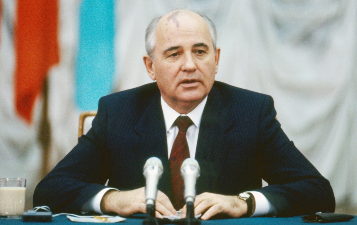 URDailyHistory's tweet photo. 11 Mar 1985: Mikhail Gorbachev, who would be the last leader of the #Soviet Union, succeeds Konstantin #Chernenko as general secretary of the USSR. Chernenko had died the day before, having served less than a year. #ColdWar #History #OnThisDay  #ad https://t.co/vzREeaMA82 https://t.co/dryPHyNqdJ