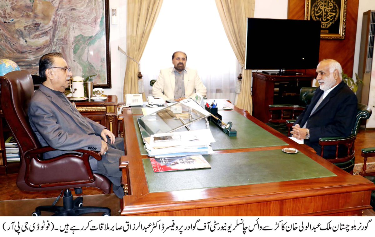 کوئٹہ 7 مارچ: گورنر بلوچستان ملک عبدالولی خان کاکڑ سے وائس چانسلر یونیورسٹی آف گوادر پروفیسر ڈاکٹر عبد الرزاق صابر ملاقات کر رہے ہیں۔