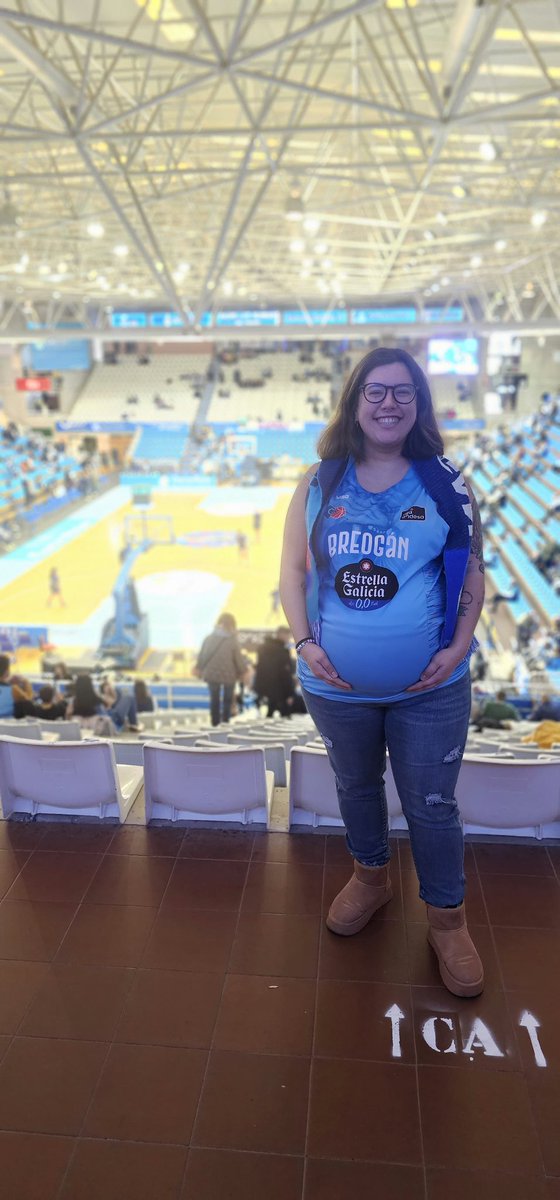 lauritasomcop's tweet photo. Hoy será mi último partido en el Pazo durante un tiempo. Pero es por una buena causa, tengo que traer a este mundo a otra pequeña Breoganista. Lo seguiré animando desde casa. Ojalá esta peque pueda disfrutarlo en ACB el año que viene 🦁#ForzaBreo @CBBreogan https://t.co/yclpexkDSs