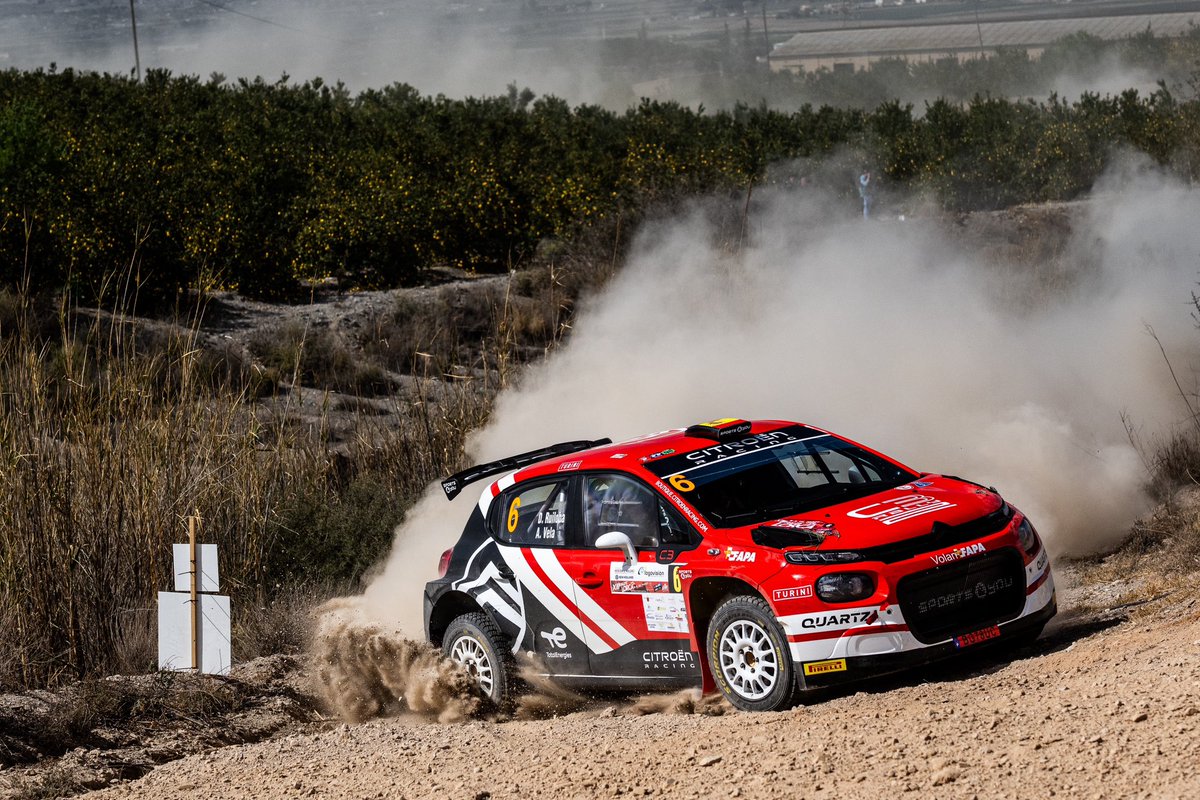 El joven asturiano Diego Ruiloba se jugará el tercer cajón del podio en el último tramo, tiene detrás al mundialista Greensmith a solo 5 décimas..⚔️

#SCER <a href="/RTierrasAltas/">Rallye Tierras Altas de Lorca</a>