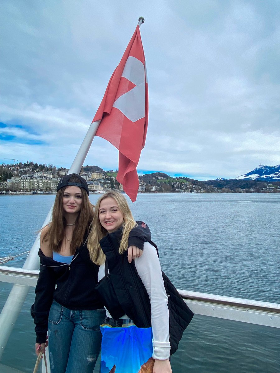 mmejdesjardins's tweet photo. Beautiful skies and weather in Lucerne 🇨🇭 https://t.co/uWJcWiJL43