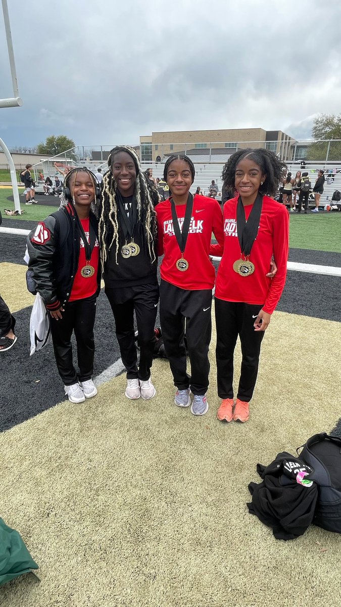 KerrahEvans's tweet photo. New SR in the 400m! 57.8 🚨1:42 and 3:57 in the 4x2 and 4x4!Super excited to compete at UNT over the spring break!! https://t.co/PoIi14Md69