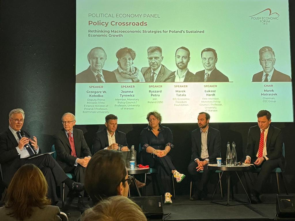 A privilege to have chaired a great panel at @lsepbs on the macroeconomic challenges facing the new Polish government: indigenous and exogenous shocks ahead, resilience will be key