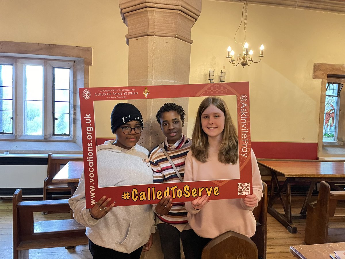 Lots of new friendships being made, and existing ones strengthened! All have friendship with Jesus and serving Him at the altar in common. #CalledToServe @thekenelmyt @RCBirmingham @GuildStStephen