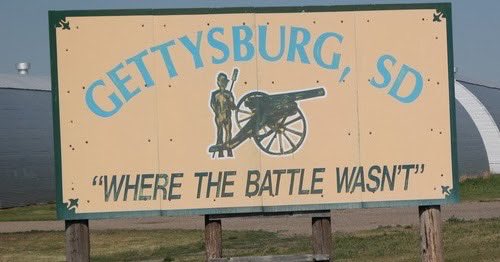 Midwest town welcome signs are elite 😂